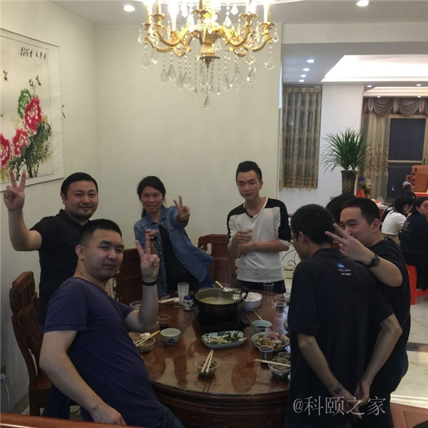 科頤家人一起吃團圓飯，并送上對大家的祝福-科頤辦公